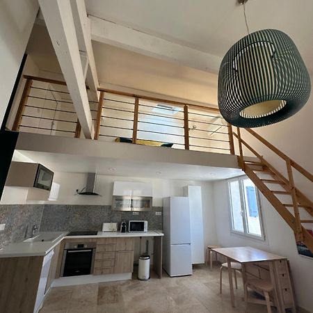 Appartement Avec Vue Sur L Eglise Des Saintes Esterno foto