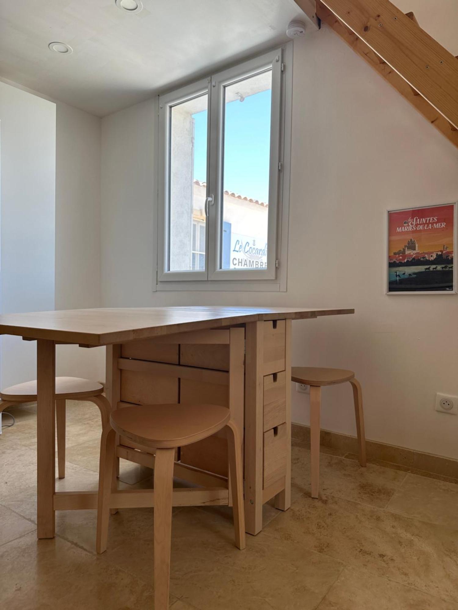 Appartement Avec Vue Sur L Eglise Des Saintes Esterno foto