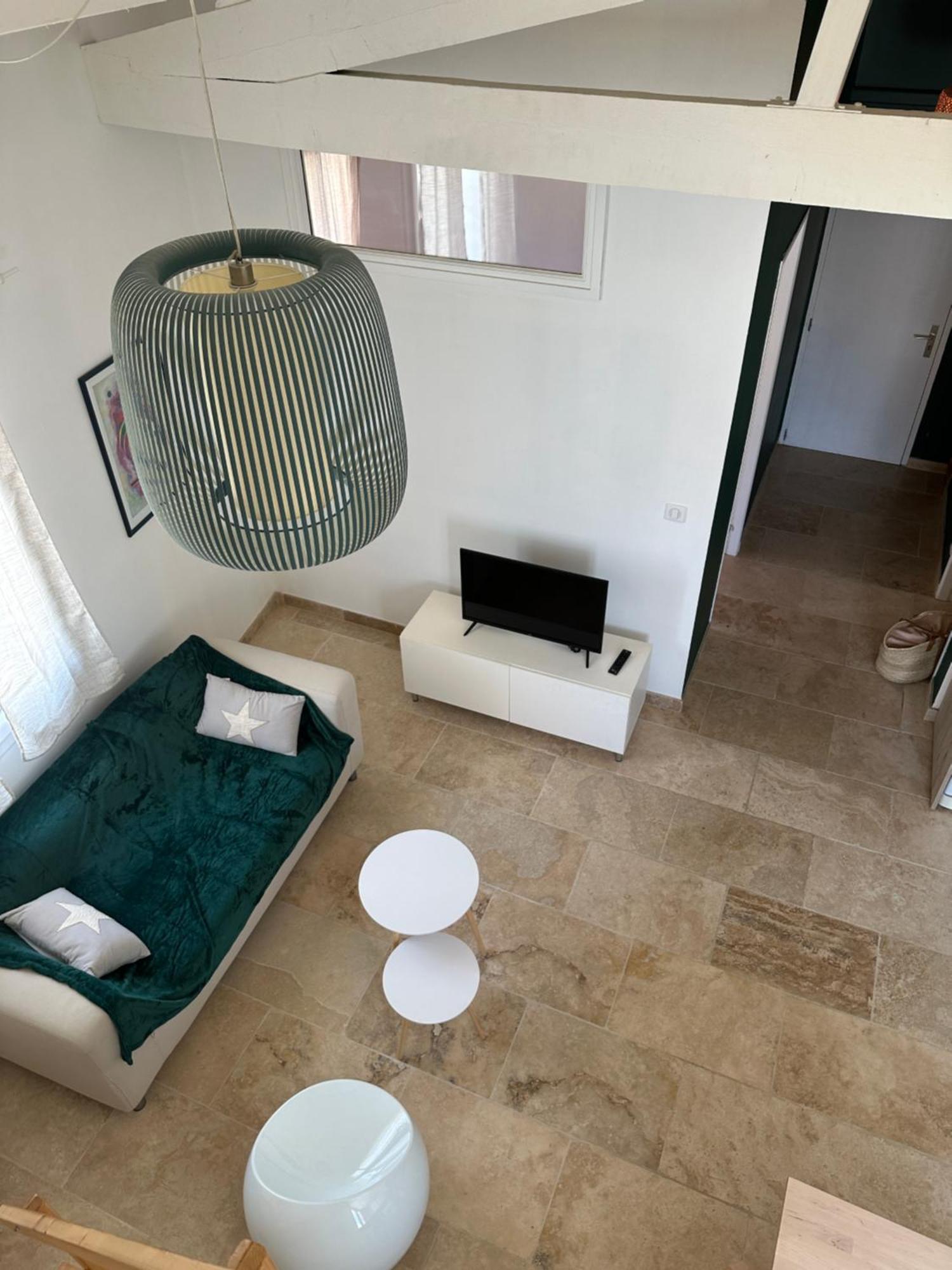 Appartement Avec Vue Sur L Eglise Des Saintes Esterno foto