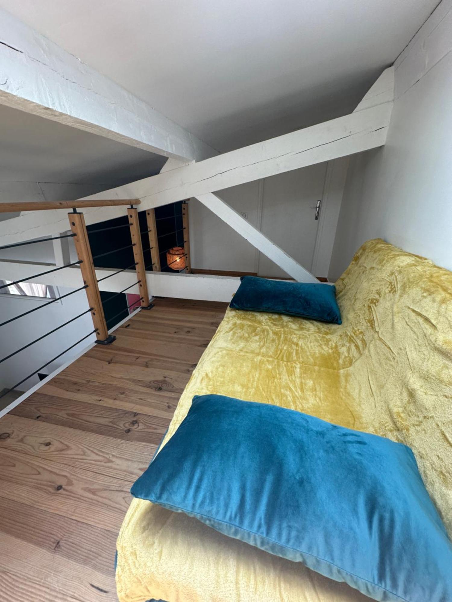Appartement Avec Vue Sur L Eglise Des Saintes Esterno foto