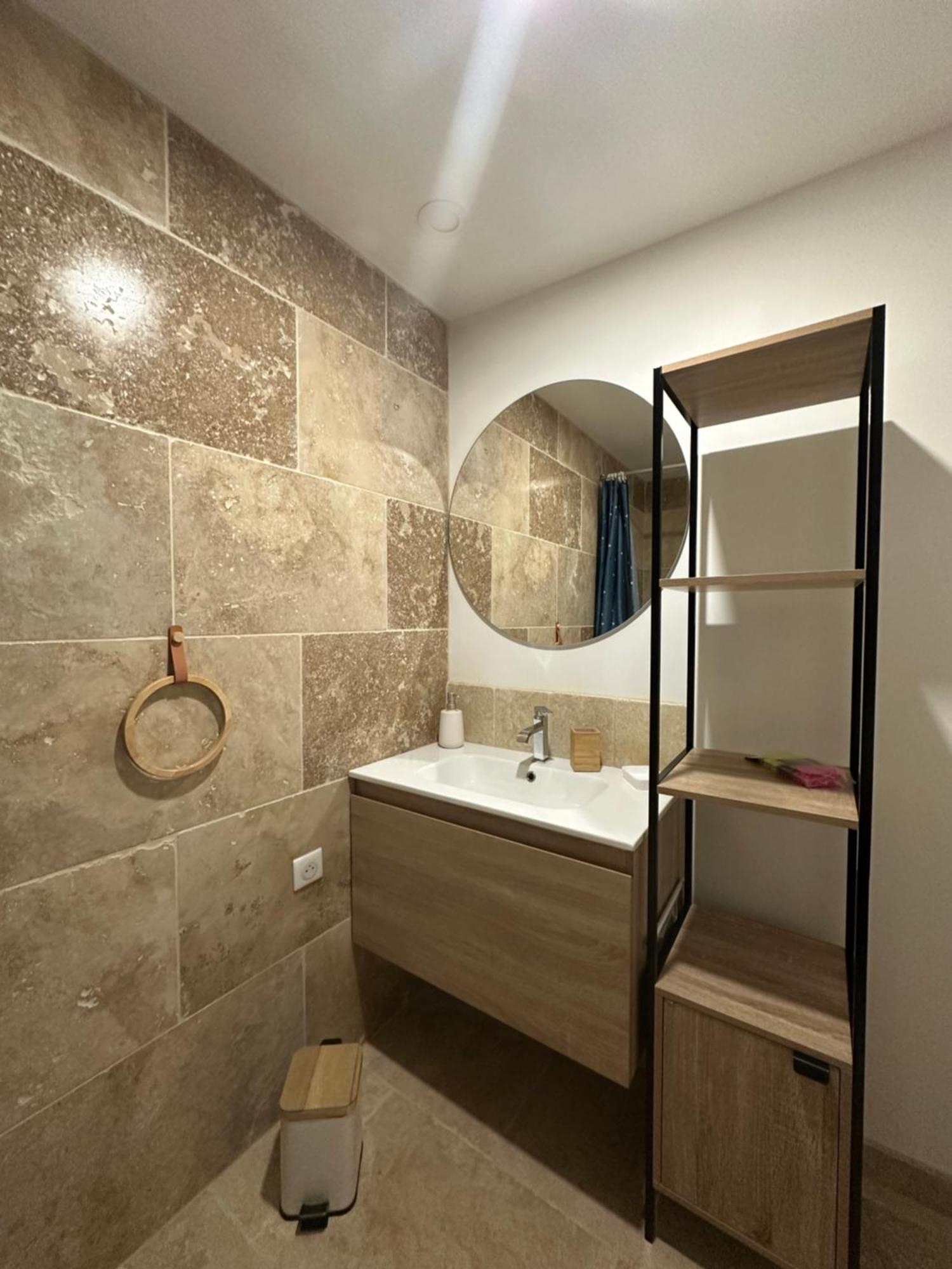 Appartement Avec Vue Sur L Eglise Des Saintes Esterno foto