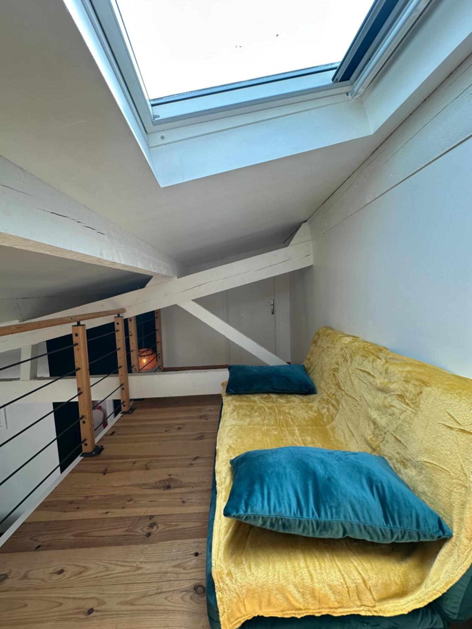 Appartement Avec Vue Sur L Eglise Des Saintes Esterno foto