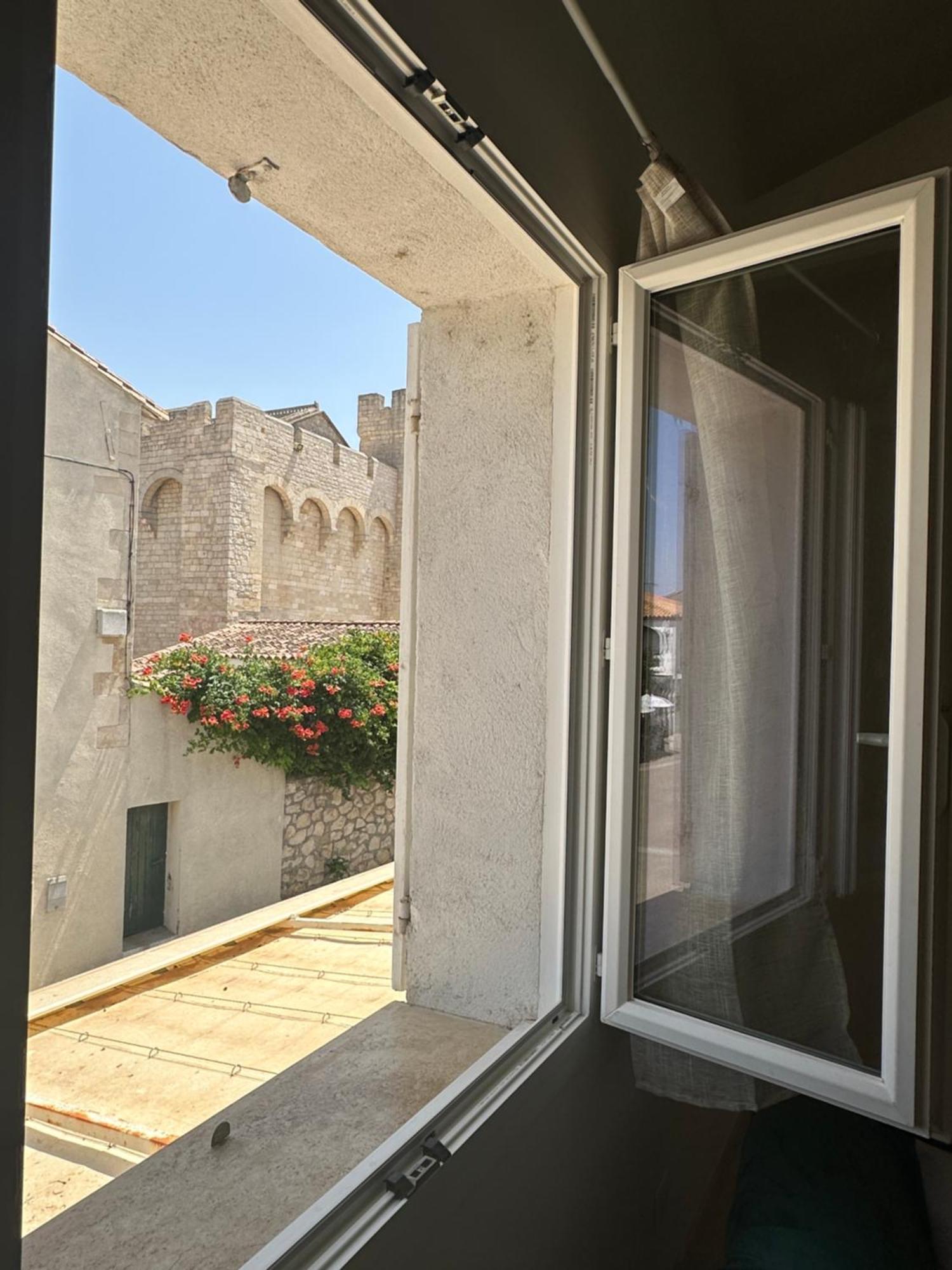 Appartement Avec Vue Sur L Eglise Des Saintes Esterno foto